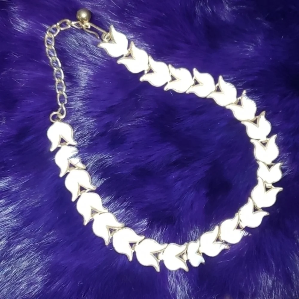 Vtg. White Enameled‎ Tulip Necklace